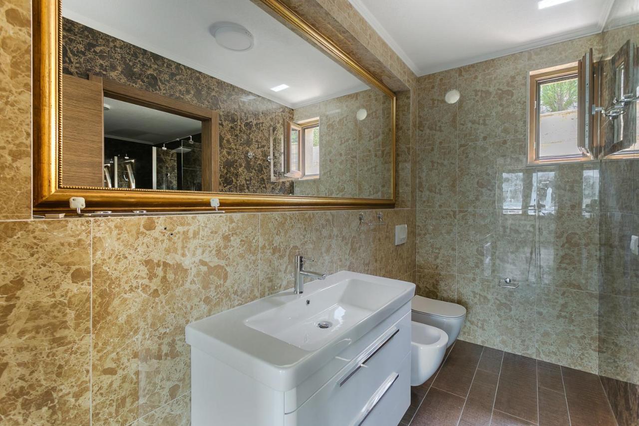 Villa Semiramis Tivat Exterior photo